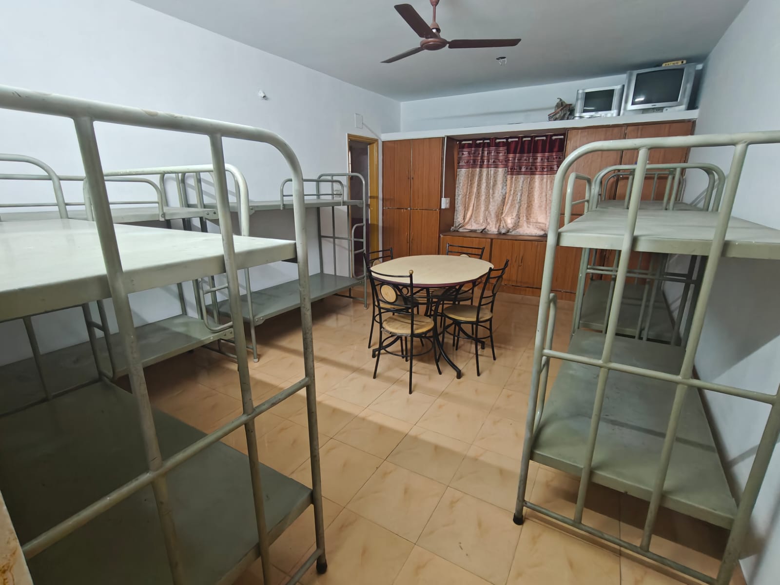 Fully Furnished Ladies PG Room